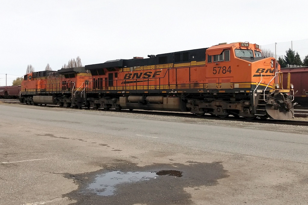 BNSF 5784